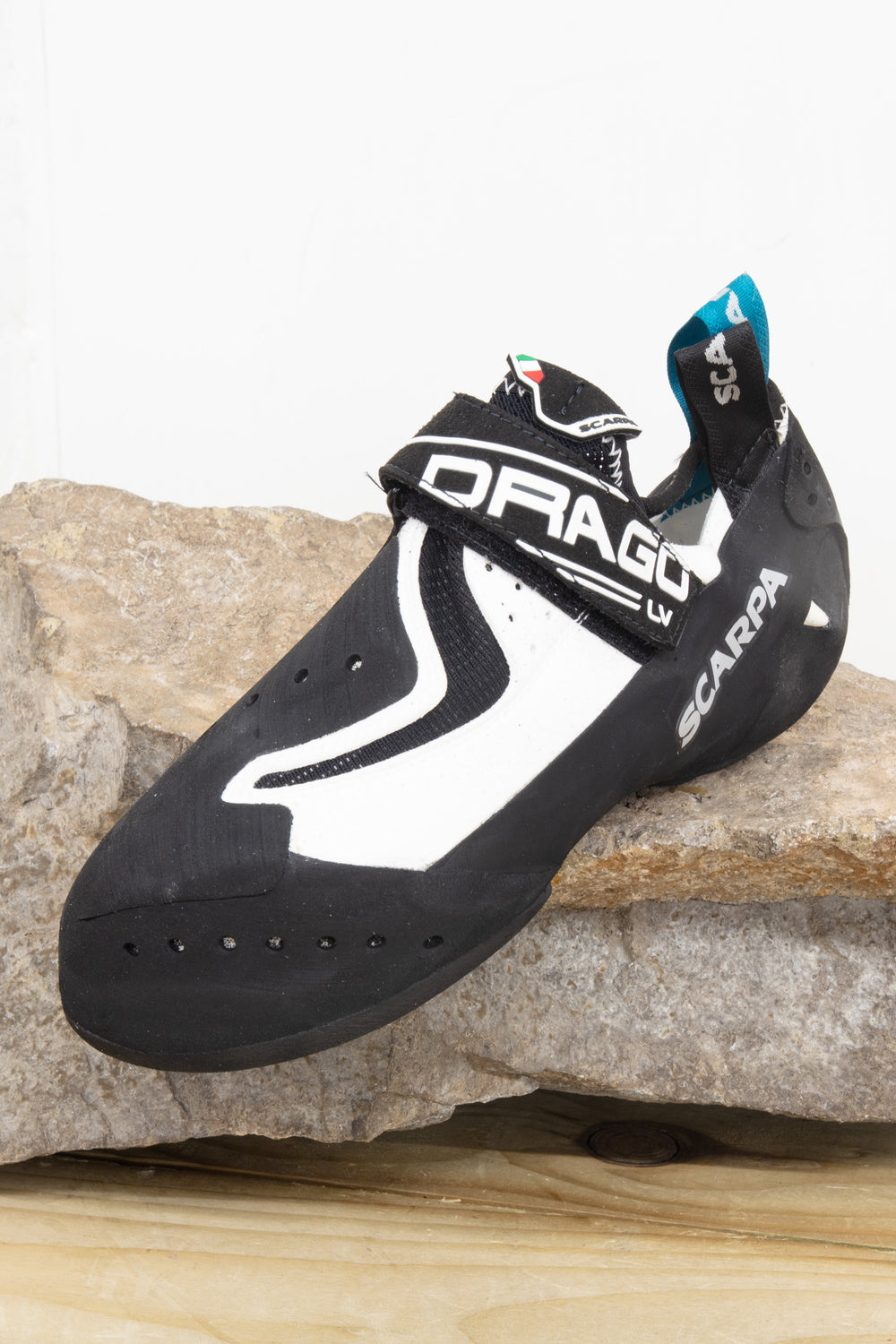 Scarpa Drago LV, Velcro strapped climbing shoes